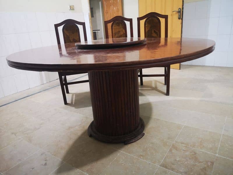 Round Dining table 4