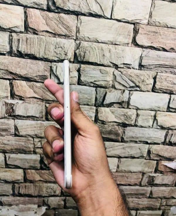 iPhone 7 plus  32GP.    PTA approved.    (03284024742) 4