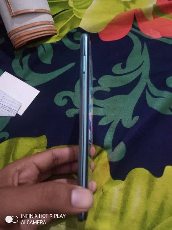 Infinix hot 10  4/64 0