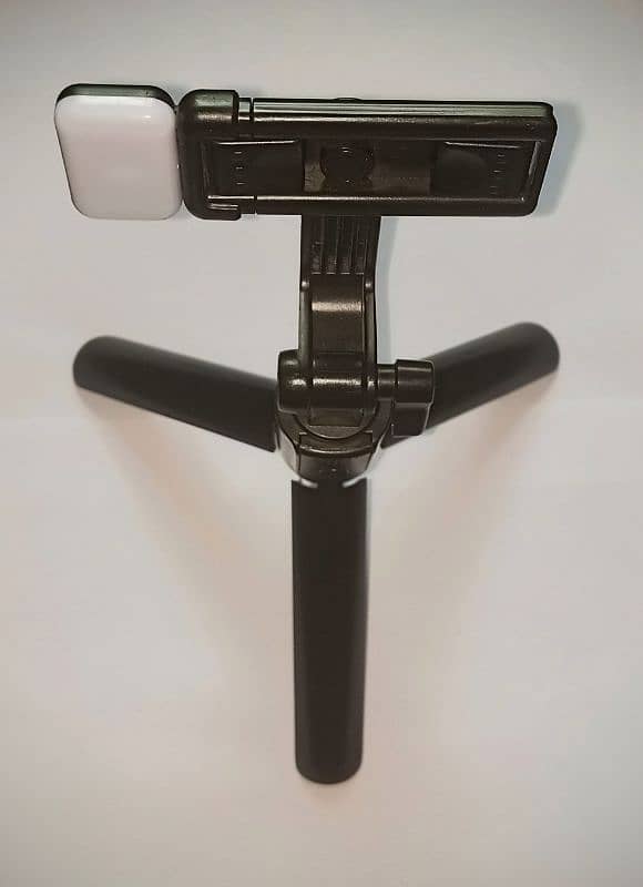 Bluetooth Selfie Stick 1