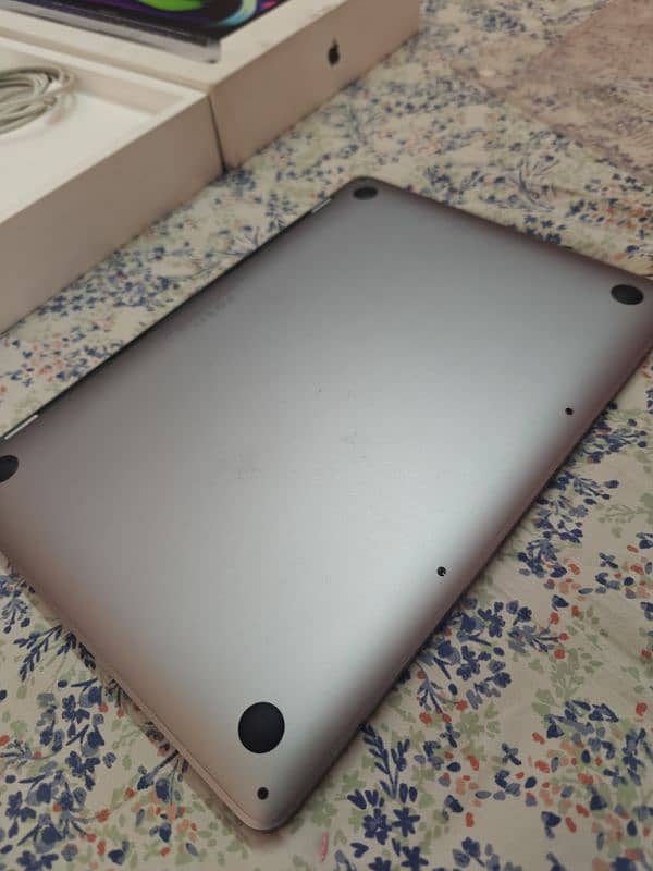 Macbook pro m2 13inch 1