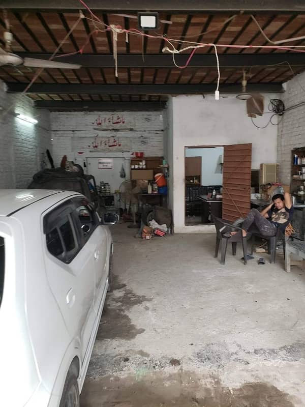 Oil change workshop Plot for rent in johar town main rushi market near university and petrol pumps 0