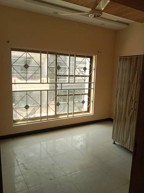 8 Marla 2snd floor for rent in dream avenue Lahore 3