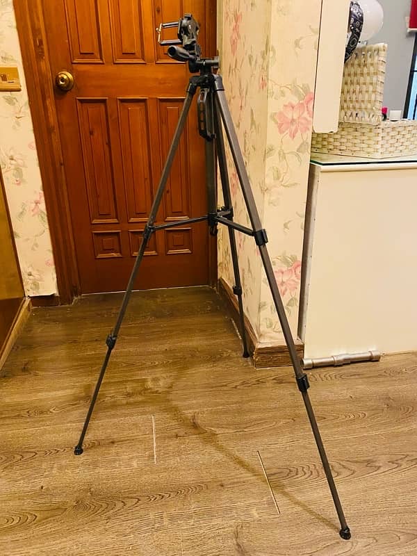 Tripod Stand 2