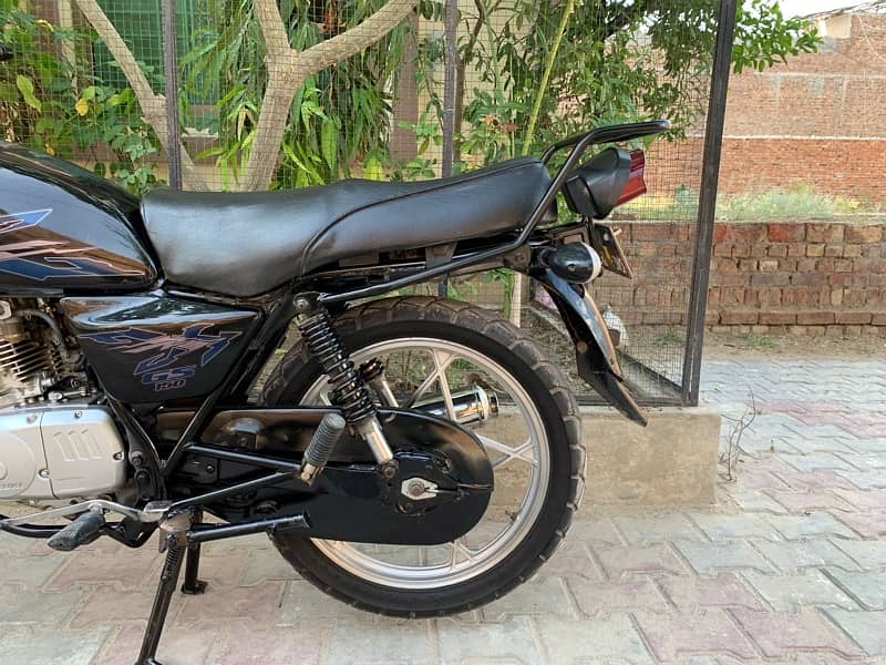 Suzuki GS 150 SE 4