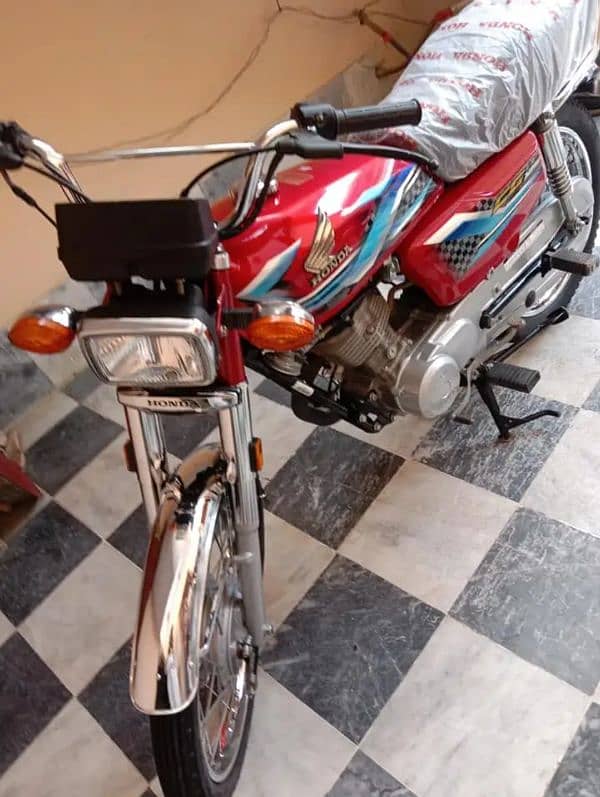 Honda cg 125 2024 zero meter condition first owner 1800kilometer 5