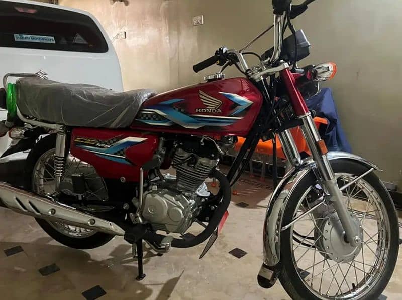 Honda cg 125 2024 zero meter condition first owner 1800kilometer 8