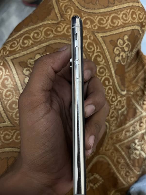 Iphone Xs All Okay Scratch On Back paper Not back 2