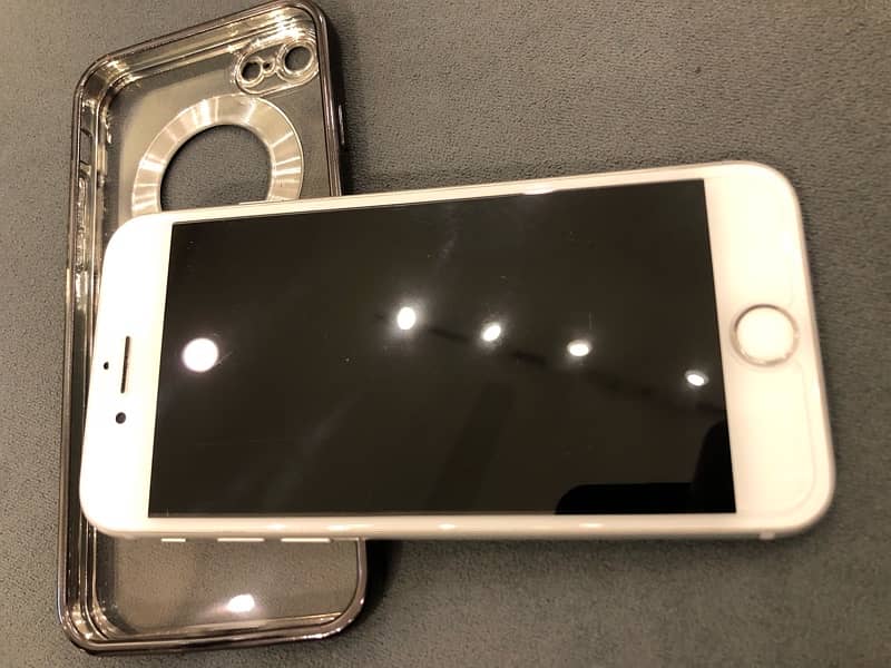 Iphone 8 PTA Approved 256gb white colour 3