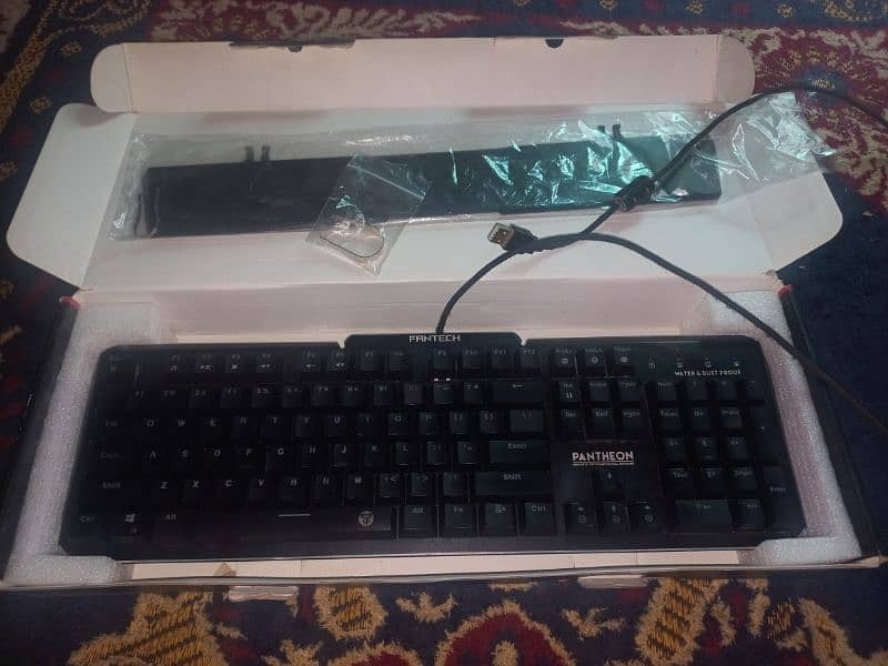 Fantech MK882 Mechanical gaming Keyboard 2