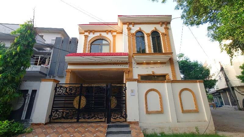 Gorgeous Corner 7 Marla House For sale Available In Punjab Small Industries Colony 4