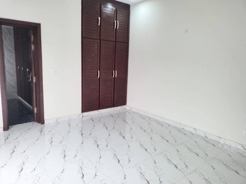 Majestic And Affordable 1 Kanal Upper Portion For Rent In DHA Phase 1,Block N, Lahore. 6