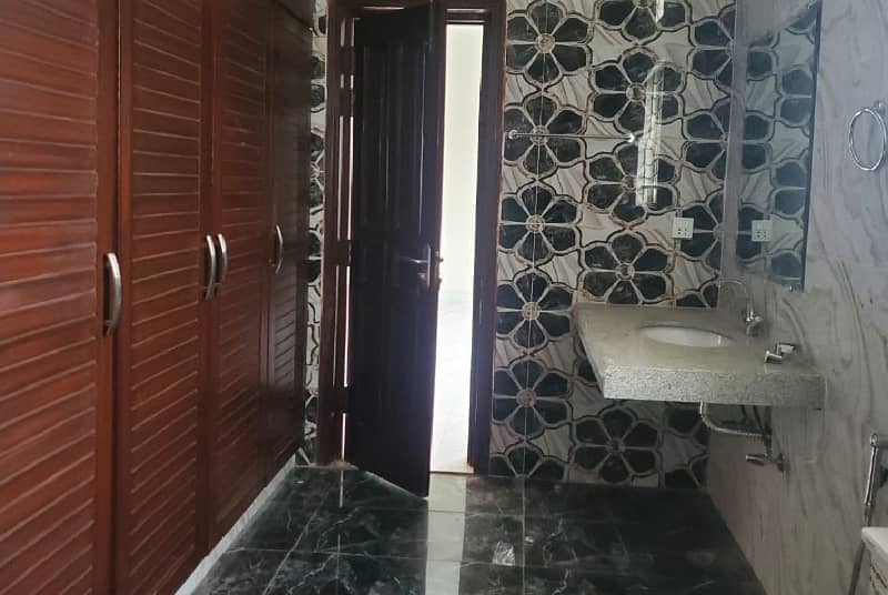 Majestic And Affordable 1 Kanal Upper Portion For Rent In DHA Phase 1,Block N, Lahore. 12