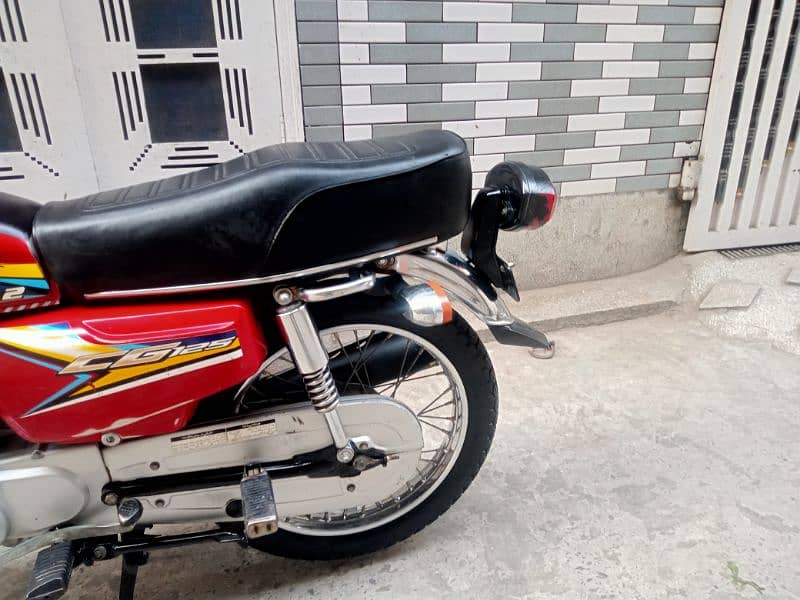 HONDA CG 125 RED COLOR MINT CONDITION/03307987830 9