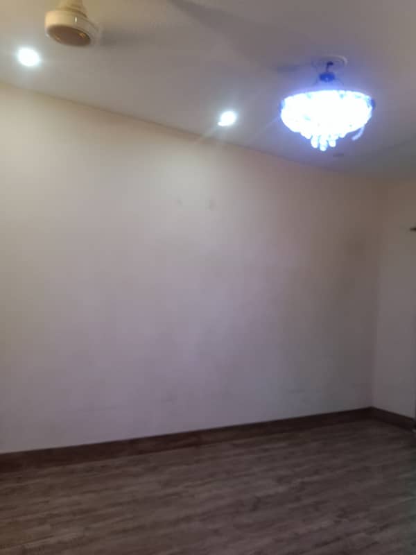 1 KANAL UPPER PORTION FOR RENT WITH GAS 2