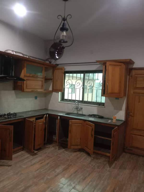 1 KANAL UPPER PORTION FOR RENT WITH GAS 3