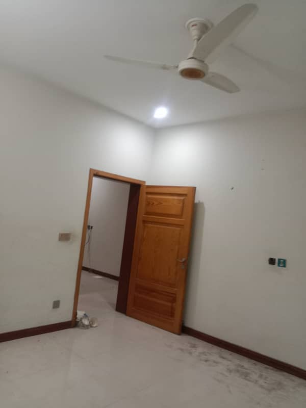 1 KANAL UPPER PORTION FOR RENT WITH GAS 8