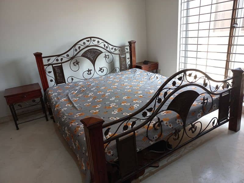 Iron bed | Double bed with side tables | Wall Mirror 1