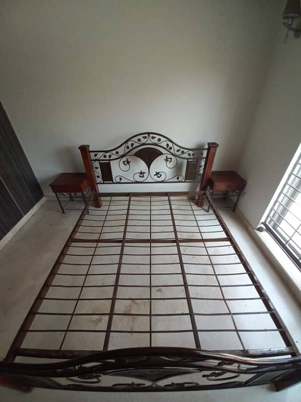 Iron bed | Double bed with side tables | Wall Mirror 9