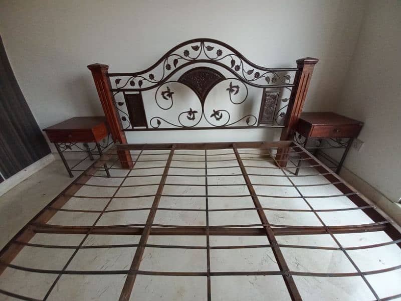 Iron bed | Double bed with side tables | Wall Mirror 10