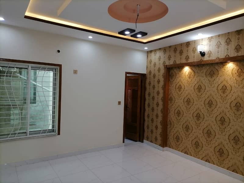 Prime Location 10 Marla House For rent In EME Society - Block J Lahore In Only Rs. 125000 0