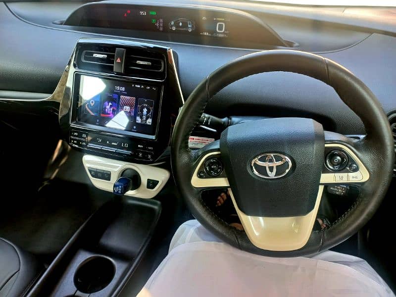 Toyota Prius 1.8 2015/2019 Islamabad 4