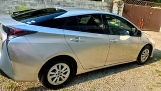 Toyota Prius 1.8 2015/2019 Islamabad