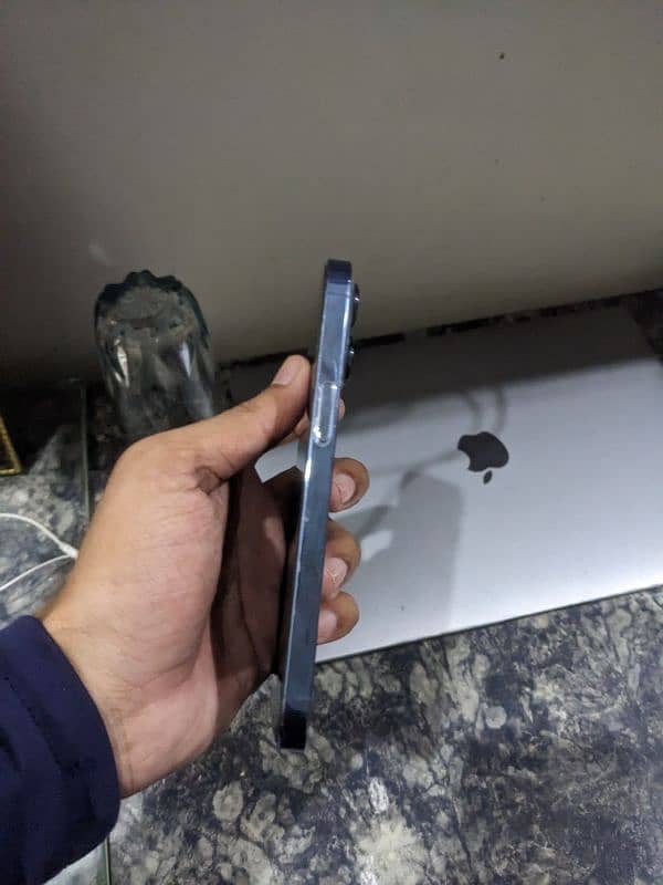 Iphone 13 pro with box 4