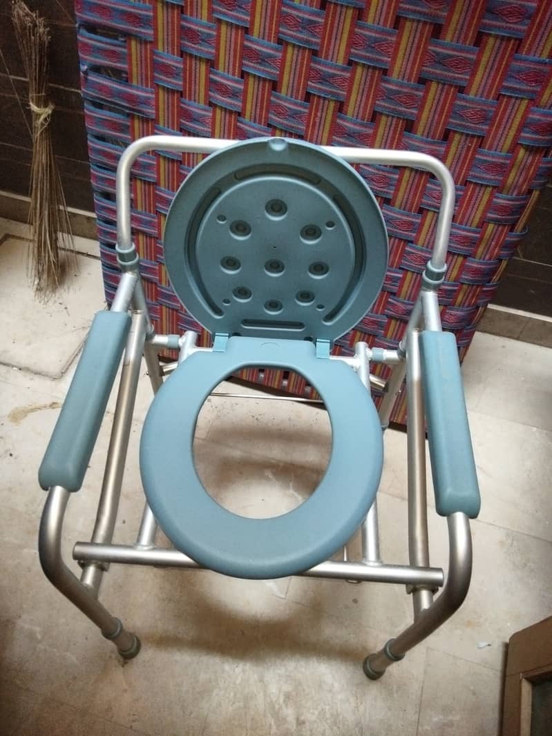 commode chair foldable 2