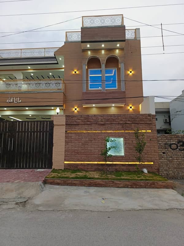 Prime Location House Of 10 Marla Is Available In Contemporary Neighborhood Of Warsak Road 0