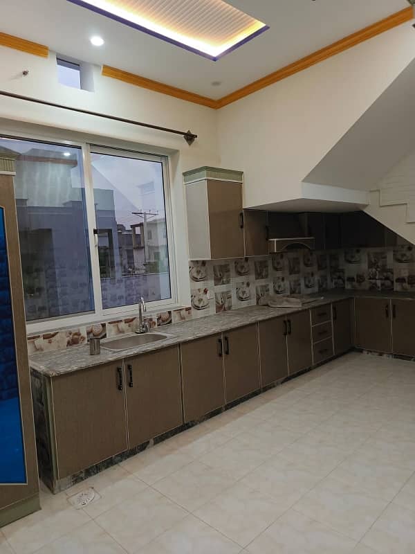 Prime Location House Of 10 Marla Is Available In Contemporary Neighborhood Of Warsak Road 1