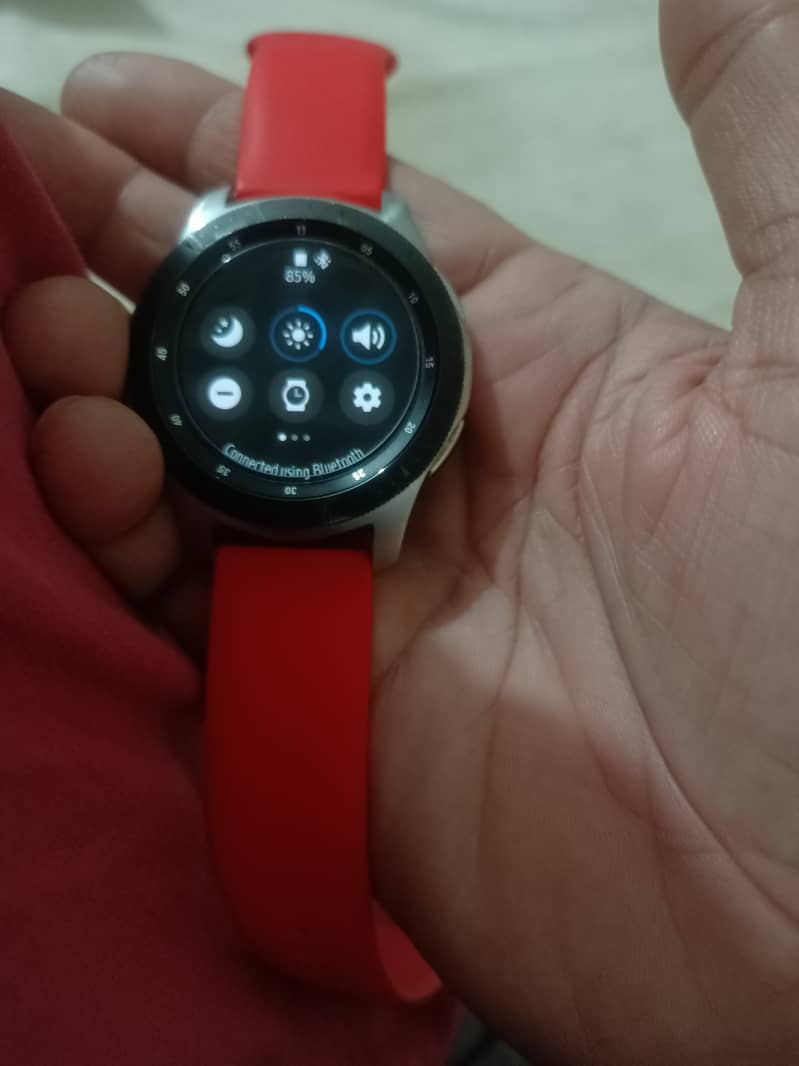 Samsung Galaxy watch s4 with charger 4