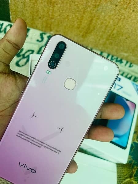 Vivo Y17 (8gb/256gb)urgent Sale. 0/3/0/7/4/5/8/8/8/8/6 1