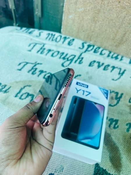 Vivo Y17 (8gb/256gb)urgent Sale. 0/3/0/7/4/5/8/8/8/8/6 10