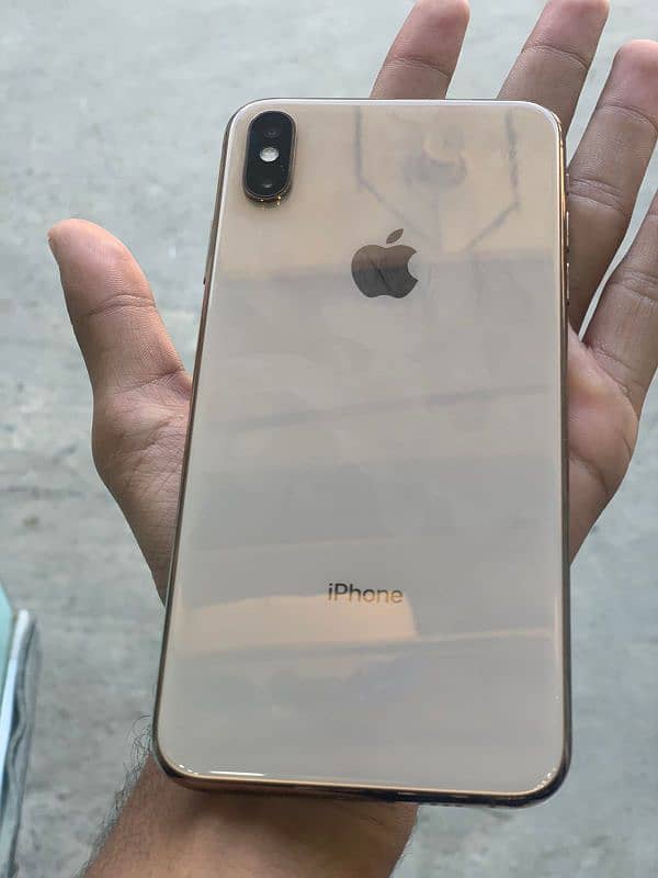 apple iphone xs max golden color 0