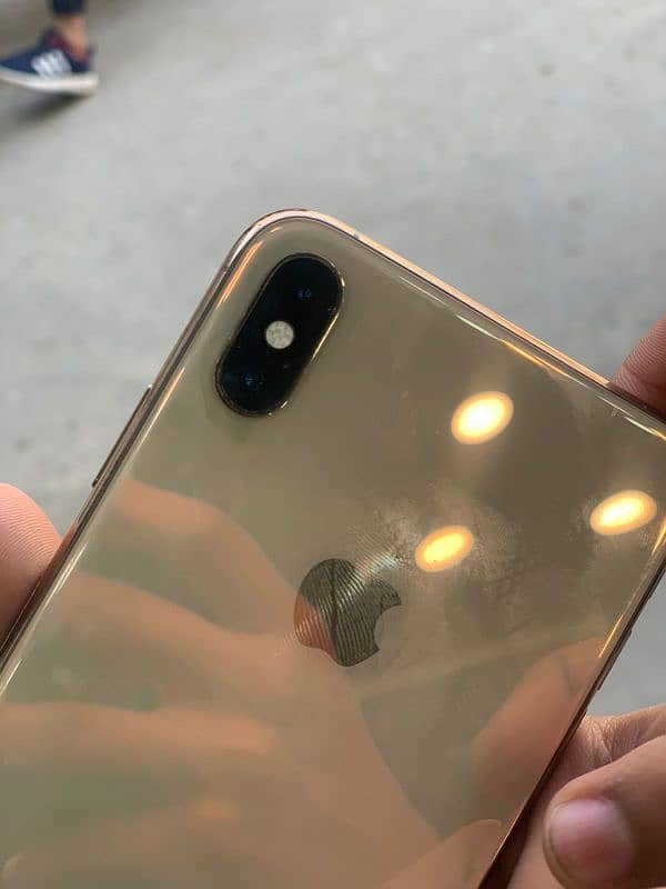 apple iphone xs max golden color 1