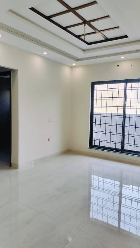 A 500 Square Feet Flat In Lahore Is On The Market For rent 1