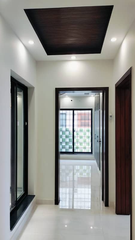 A 500 Square Feet Flat In Lahore Is On The Market For rent 4