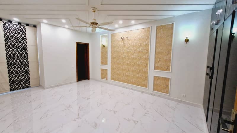 House Sized 8 Marla Available In Bahria Town 3