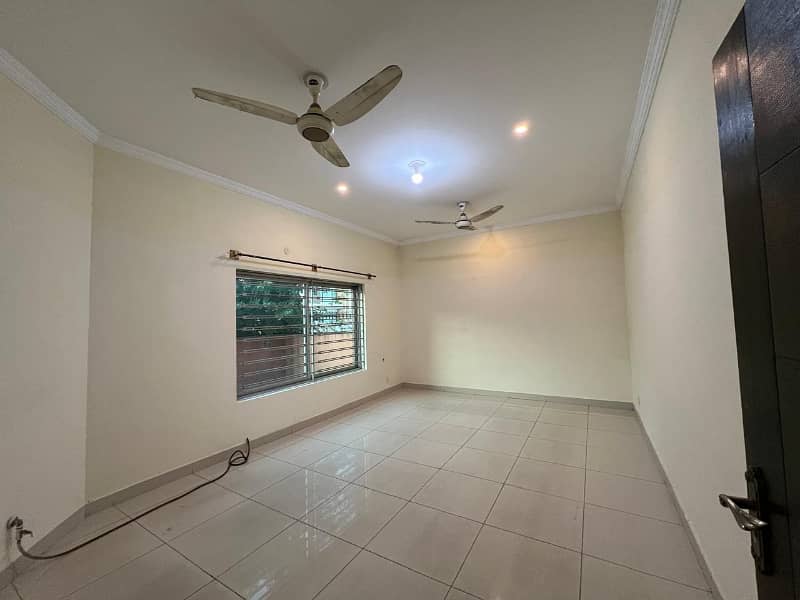 14 Marla house available for Rent in G-13/3 9