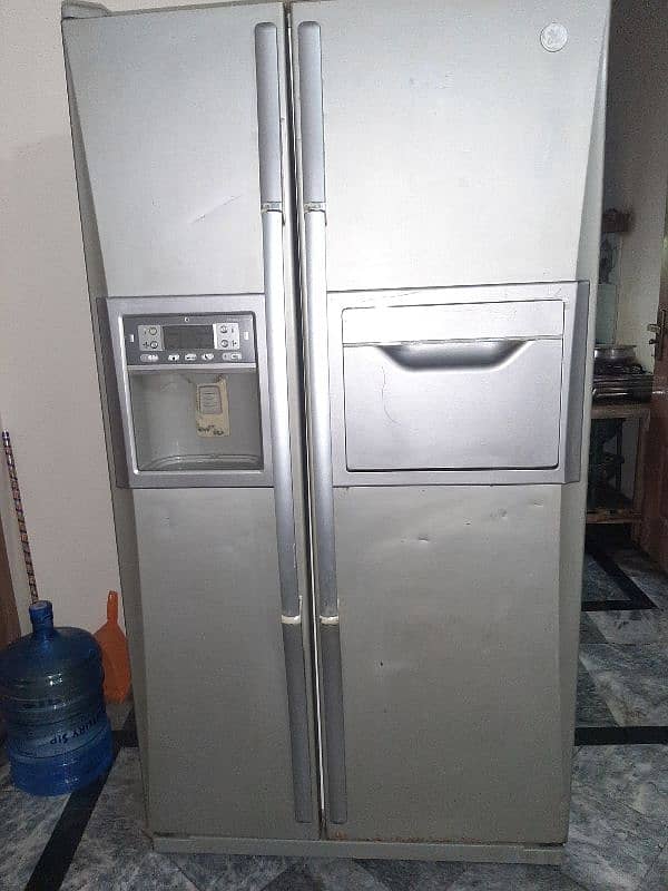 2 door GE refrigerator 26 Cubic ft extrem cooling 2