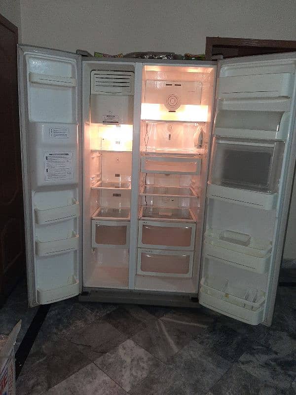 2 door GE refrigerator 26 Cubic ft extrem cooling 5