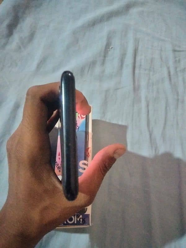 Samsung galaxy a30s 4gb 128gb with box and originall charger 5