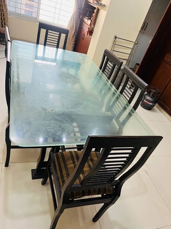 Dining table with 6chairs 3