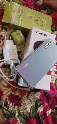 vivo S1 8+256 gb fresh condition with earbuds gift