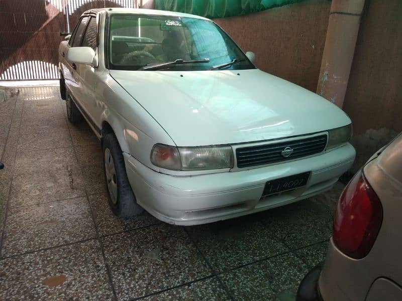 Nissan Sunny 1992 3