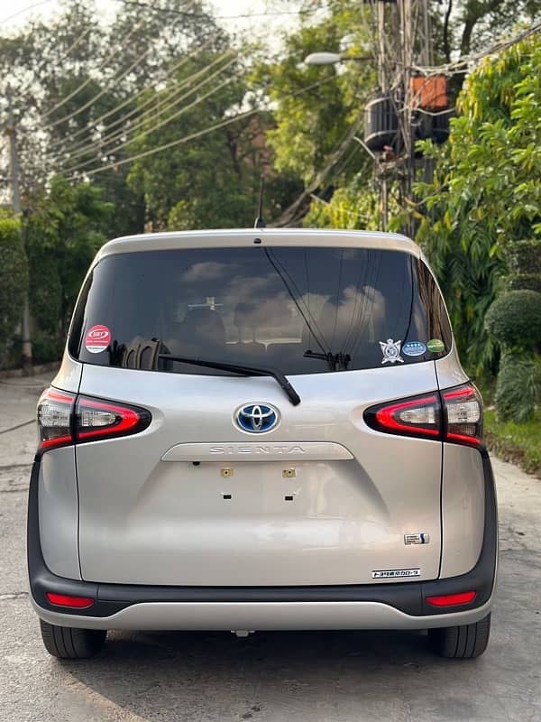 Toyota Sienta 2018-23 3