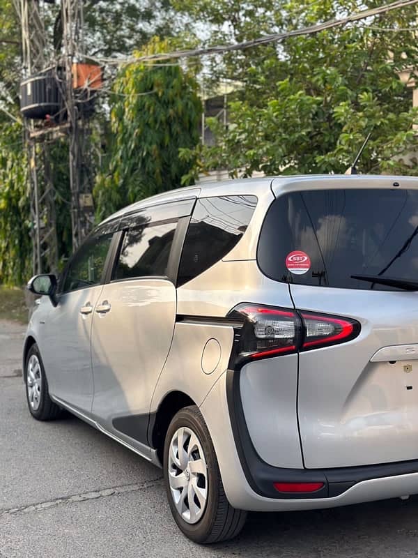 Toyota Sienta 2018-23 5