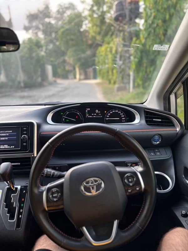 Toyota Sienta 2018-23 6