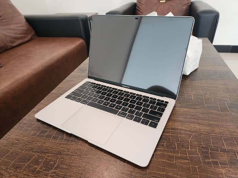 Macbook Air 2019 8/256Gb (10/10) 0